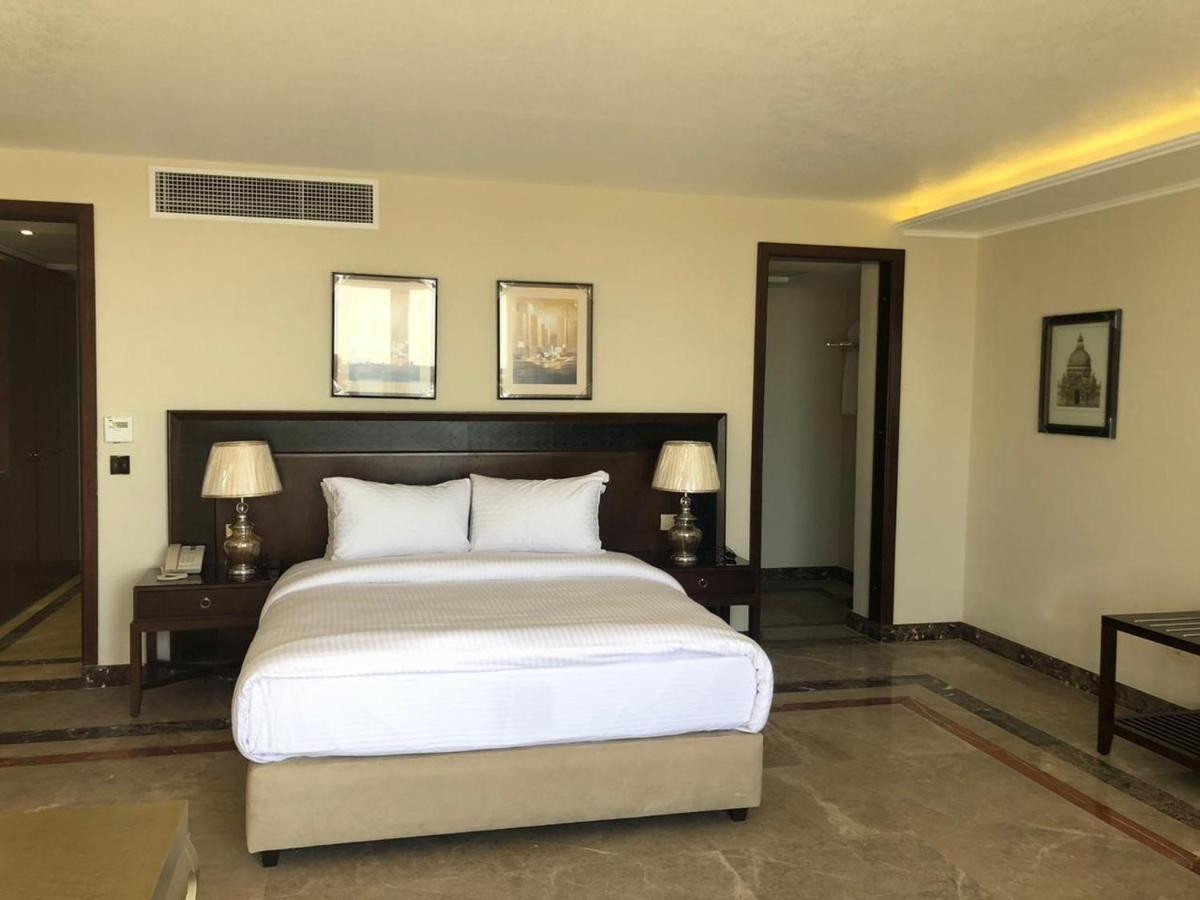 Fleet Club Mahrousa Alexandria Kültér fotó A bedroom at the hotel