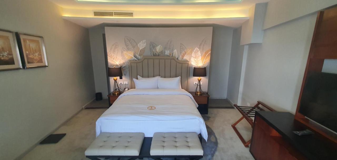 Fleet Club Mahrousa Alexandria Kültér fotó A bedroom at the hotel