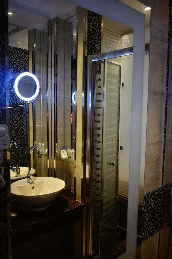 Fleet Club Mahrousa Alexandria Kültér fotó A bathroom in the hotel
