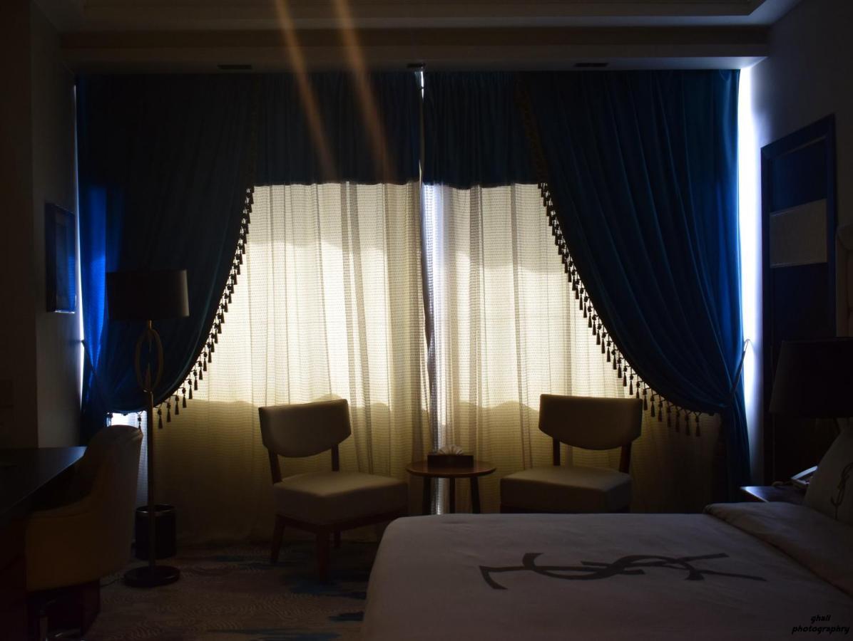 Fleet Club Mahrousa Alexandria Kültér fotó Curtains in a bedroom