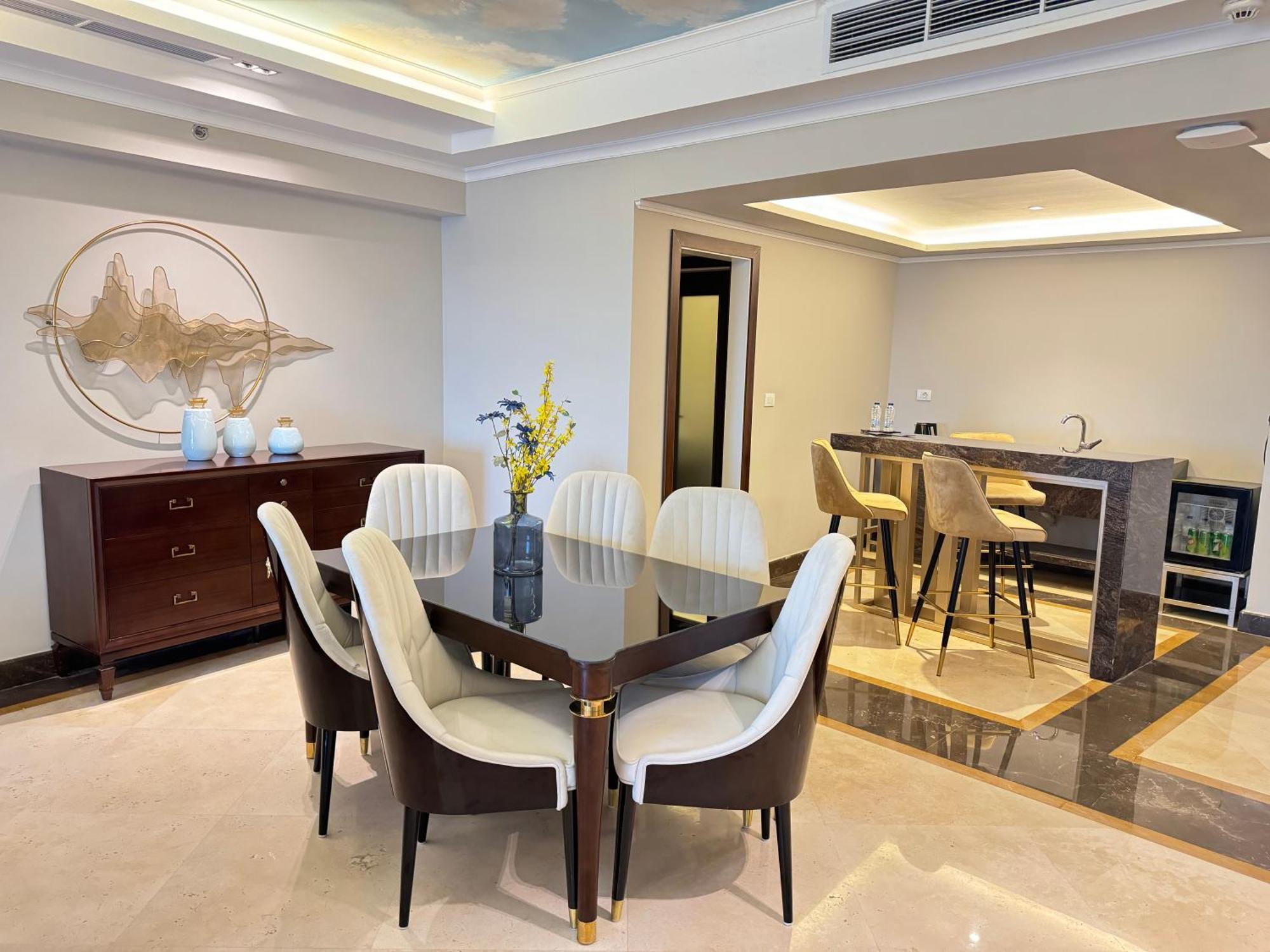 Fleet Club Mahrousa Alexandria Kültér fotó A dining room in a luxury apartment
