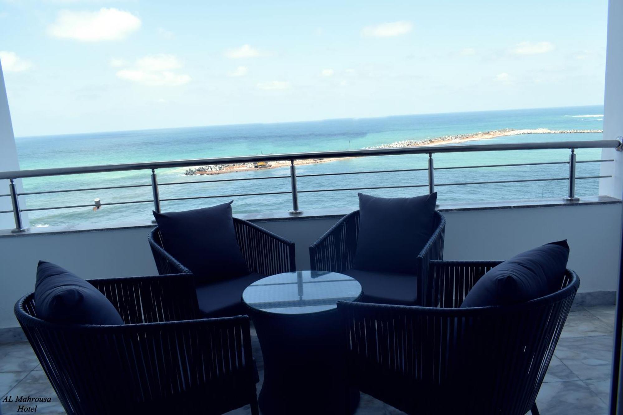 Fleet Club Mahrousa Alexandria Kültér fotó View from the balcony of a suite at the Hilton Colombo